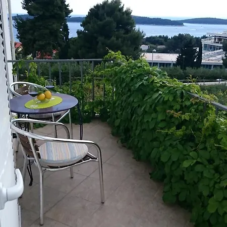 Mare Hvar Town