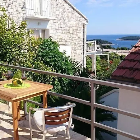 Mare Hvar Town